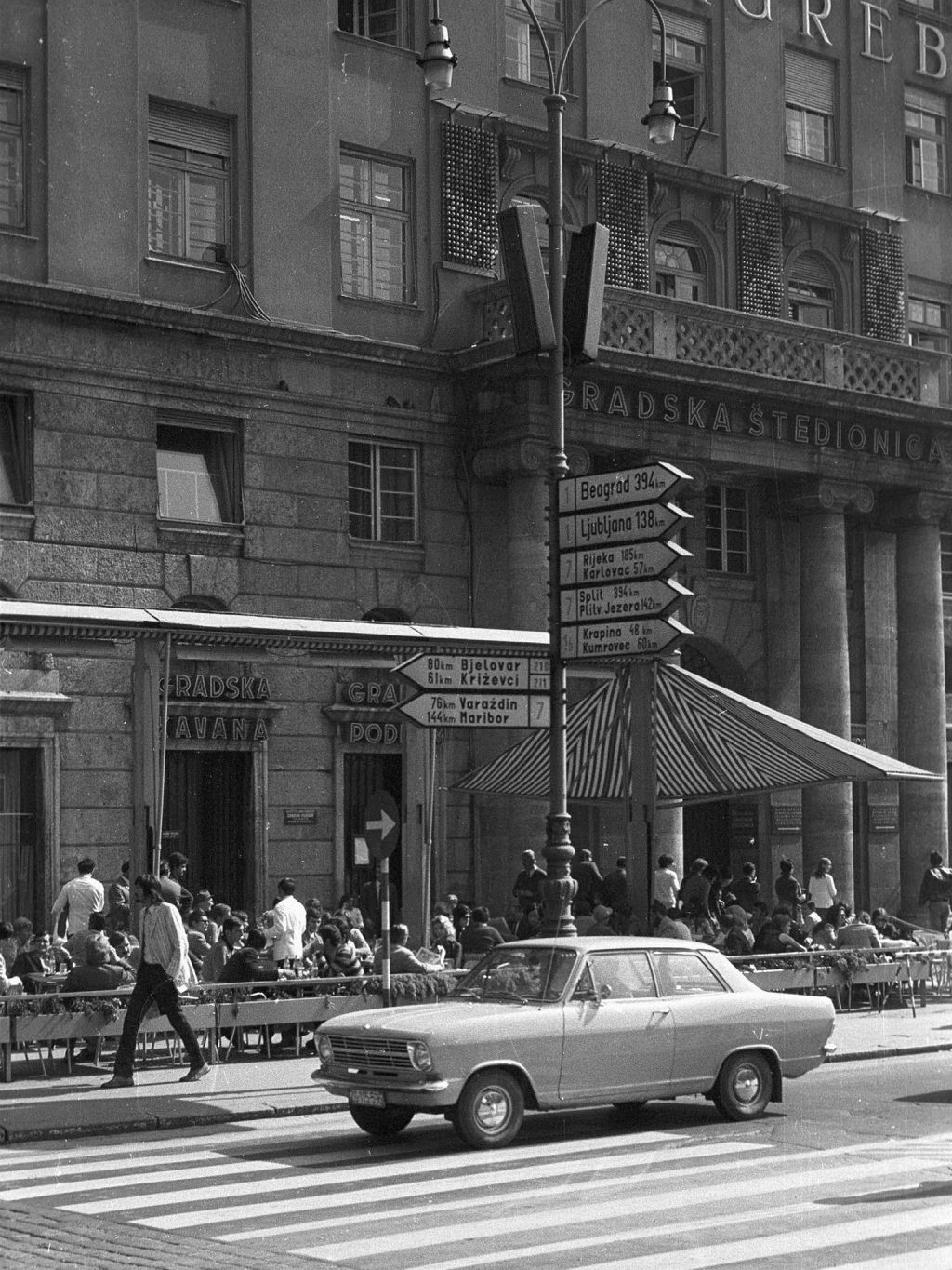 Trg Republike (danas Trg bana Jelačića), Gradska kavana 1971. godina